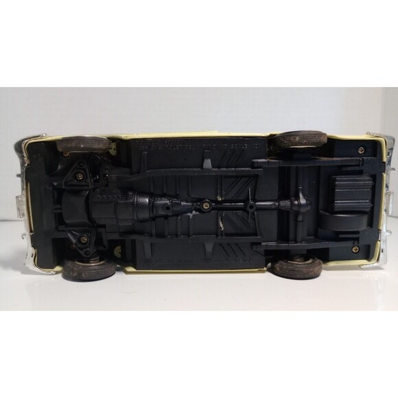 CHEVROLET Bel Air Nomad - 1955 - lightyellow - MotorMax 1:24 - Picture 9 of 9